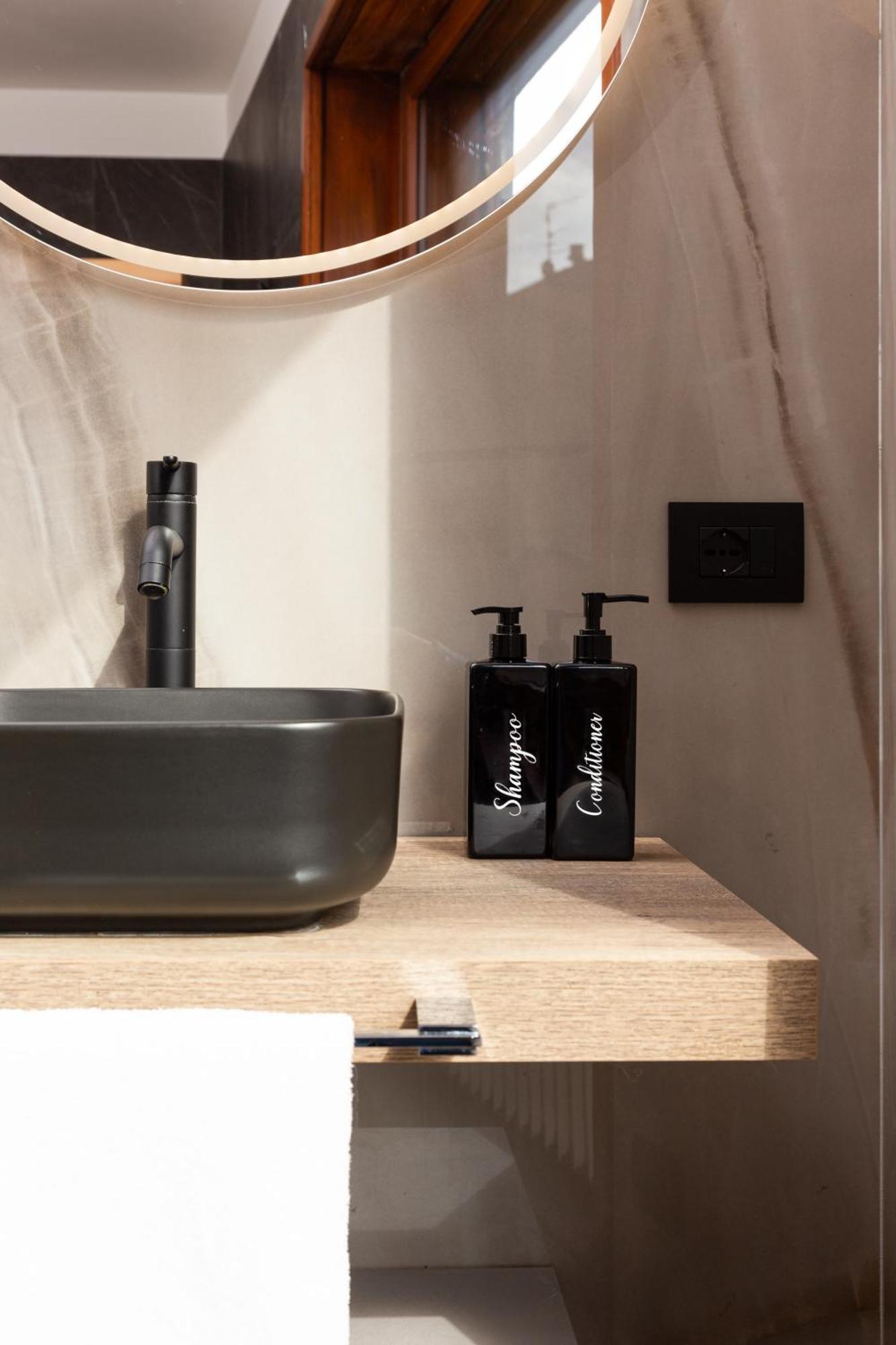 Free Parking - 5 Star - Sauna Luxury Apartment 밀라노 외부 사진