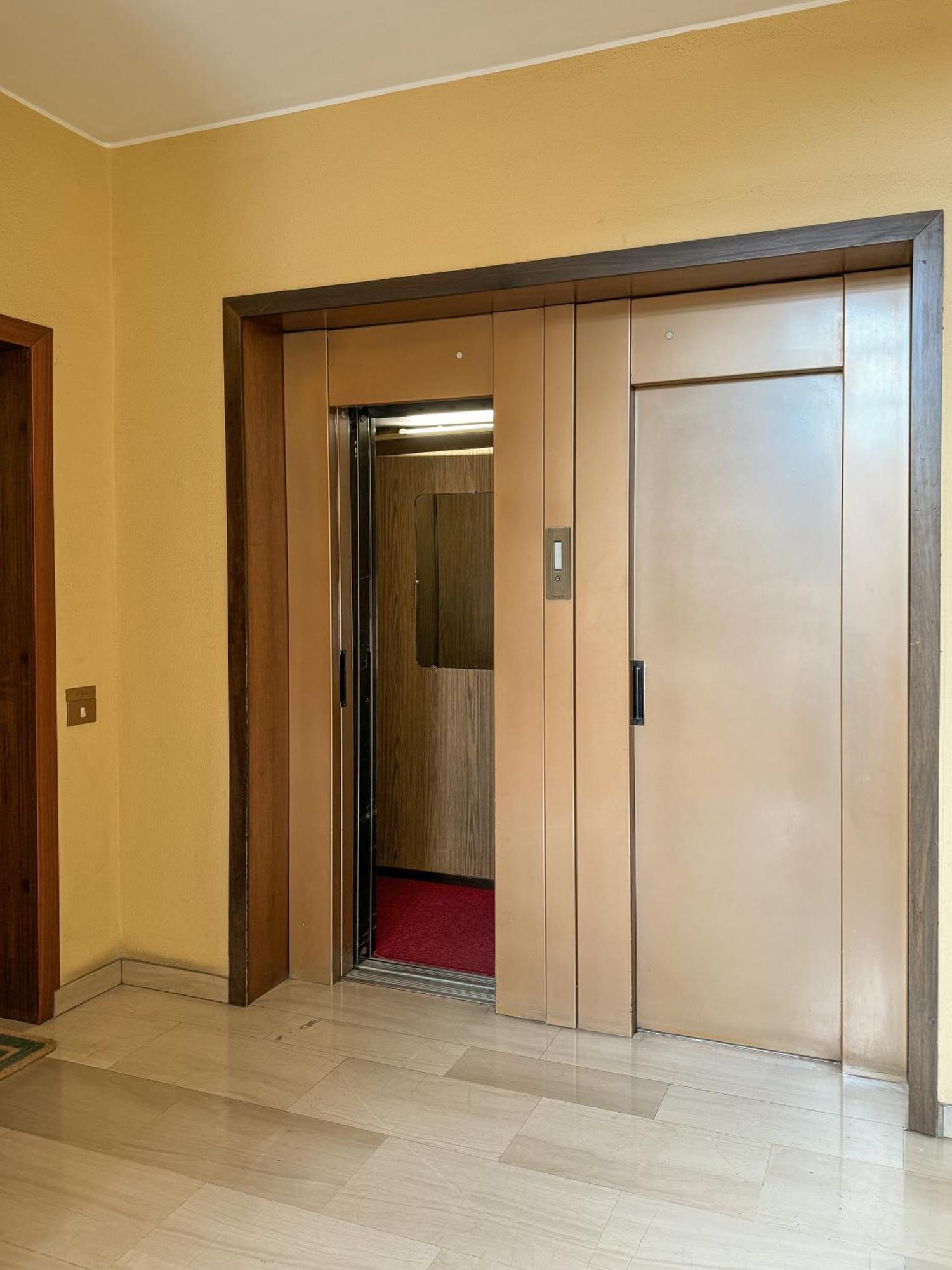 Free Parking - 5 Star - Sauna Luxury Apartment 밀라노 외부 사진